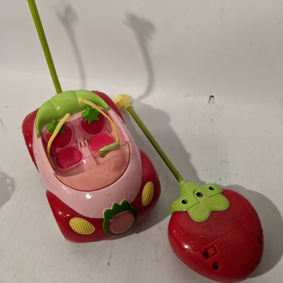 Strawberry Shortcake Remote control Car. 3 - Picture 2 of 4